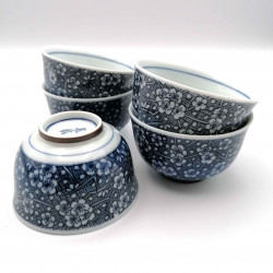 Set mit 5 blauen japanischen Tassen und kleinen Pflaumenblüten - UME
