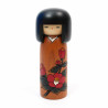 Bambola giapponese kokeshi marrone con motivo floreale di camelie, TSUBAKI GOYOMI