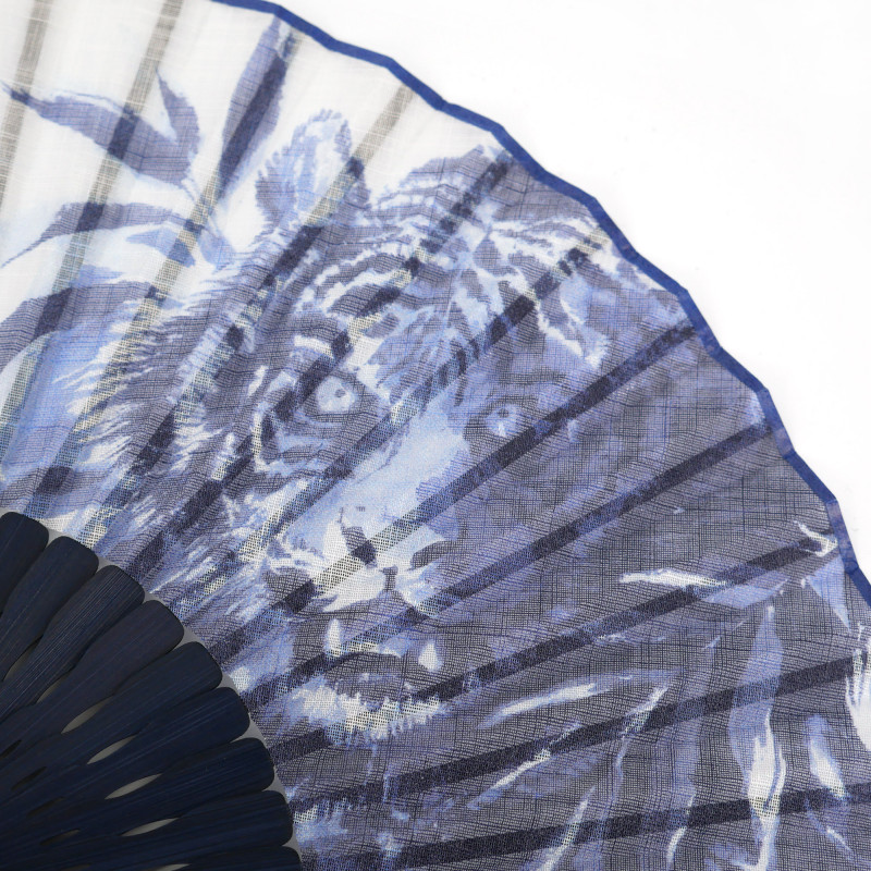 Éventail japonais bleu en coton et bambou motif tigre traditionnel, TORA, 22cm
