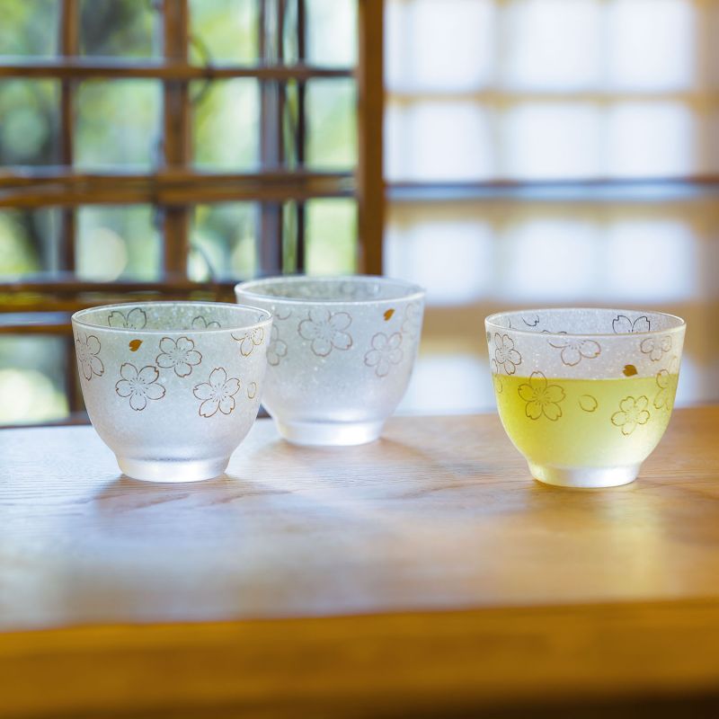 Set mit 4 japanischen Sake-Gläsern, SAKURA