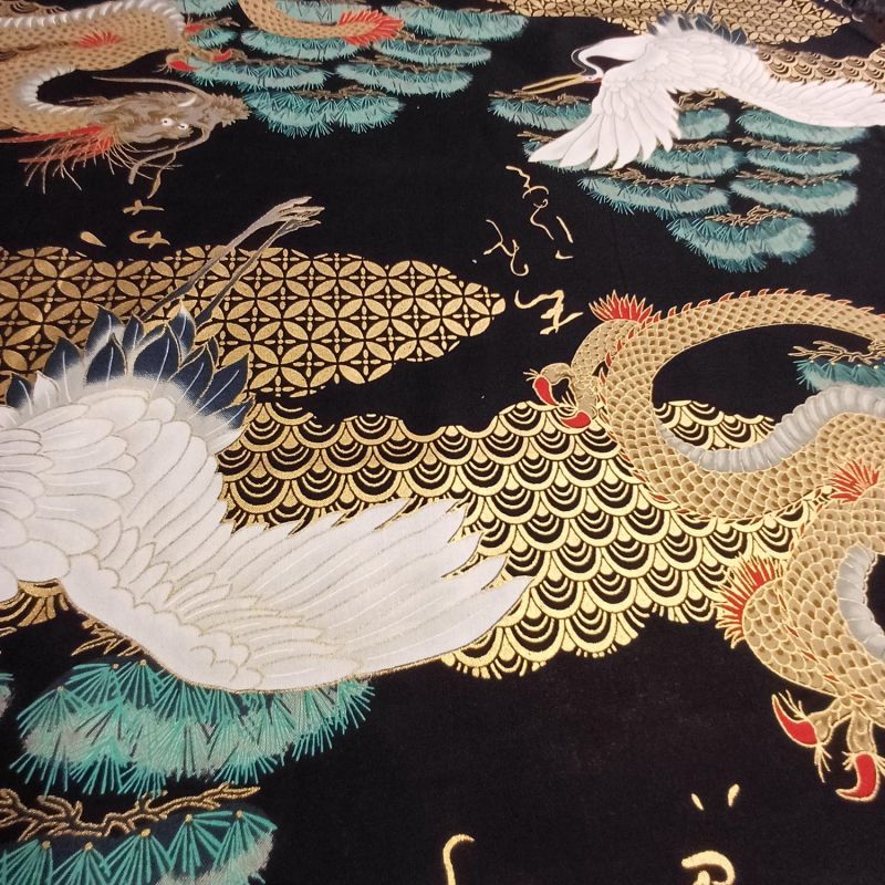 Japanischer schwarz/goldener Baumwollstoff, Kiefern- und Drachenmuster, RYU MATSU, hergestellt in Japan, Breite 112 cm x 1 m