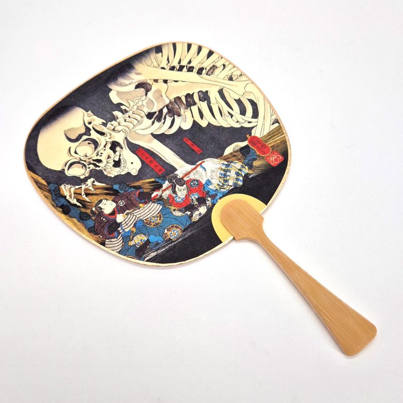 Japanischer, nicht faltbarer Uchiwa-Fächer aus Papier und Bambus mit Kuniyoshi-Muster „Sohma“, 26 cm